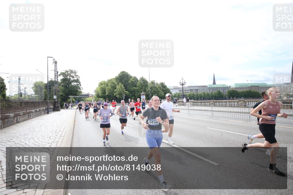 29.06.2025 - hella hamburg halbmarathon Jannik Wohlers http://msf.ph/oto/8149038 29.06.2025 10:18:48 Lombardsbrücke 1718, 1755, 2311, 2589, 2802, 2812, 3105, 3118, 4722, 5034, 5080, 5098, 5178, 5323, 5429, 6194, 6249, 6477, 6482, 6542, 6736, 8761, 8778, 9252, 9652, 9756, 9757, 10039, 10124, 10129, 10966, 11247, 11602, 11743, 12007, 12619, 12621, 13180, 13424, 13544, 13984, 14000, 14236, 14353, 14593, 15594, 15780, 16142, 16168, 16490, 16613, 16631, 16925, 17166, 17187, 17238, 17294, 17510, 17721, 17736, 17737, 18151, 18568, 18591 meine-sportfotos.de