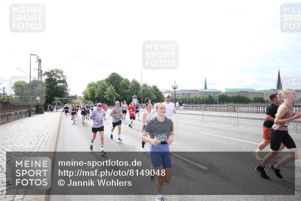 29.06.2025 - hella hamburg halbmarathon Jannik Wohlers http://msf.ph/oto/8149048 29.06.2025 10:18:48 Lombardsbrücke 1718, 1755, 2311, 2589, 2802, 2812, 3105, 3118, 4722, 5034, 5080, 5098, 5178, 5323, 5429, 6194, 6249, 6477, 6482, 6542, 6736, 8761, 8778, 9252, 9652, 9756, 9757, 10039, 10124, 10129, 10966, 11247, 11602, 11743, 12007, 12619, 12621, 13180, 13424, 13544, 13984, 14000, 14236, 14353, 14593, 15594, 15780, 16142, 16168, 16490, 16613, 16631, 16925, 17166, 17187, 17238, 17294, 17510, 17721, 17736, 17737, 18151, 18568, 18591 meine-sportfotos.de