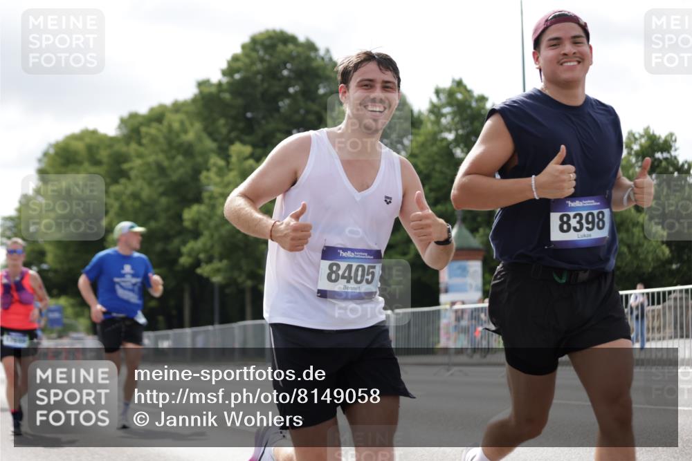 29.06.2025 - hella hamburg halbmarathon Jannik Wohlers http://msf.ph/oto/8149058 29.06.2025 10:12:37 Lombardsbrücke 1020, 1051, 2942, 4532, 6207, 7873, 8398, 8405, 9141, 10067, 10402, 11720, 14404, 15531, 16030, 16255, 16323, 16437, 17061, 17699, 18048, 18320, 18530 meine-sportfotos.de