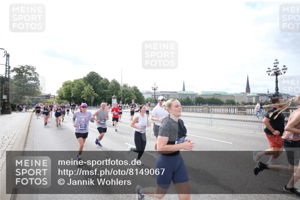29.06.2025 - hella hamburg halbmarathon Jannik Wohlers http://msf.ph/oto/8149067 29.06.2025 10:18:48 Lombardsbrücke 1718, 1755, 2311, 2589, 2802, 2812, 3105, 3118, 4722, 5034, 5080, 5098, 5178, 5323, 5429, 6194, 6249, 6477, 6482, 6542, 6736, 8761, 8778, 9252, 9652, 9756, 9757, 10039, 10124, 10129, 10966, 11247, 11602, 11743, 12007, 12619, 12621, 13180, 13424, 13544, 13984, 14000, 14236, 14353, 14593, 15594, 15780, 16142, 16168, 16490, 16613, 16631, 16925, 17166, 17187, 17238, 17294, 17510, 17721, 17736, 17737, 18151, 18568, 18591 meine-sportfotos.de