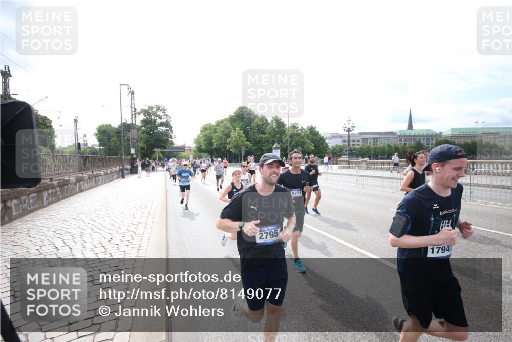 29.06.2025 - hella hamburg halbmarathon Jannik Wohlers http://msf.ph/oto/8149077 29.06.2025 10:19:05 Lombardsbrücke 1145, 1332, 1534, 1708, 2017, 2589, 2795, 2812, 2895, 2993, 2995, 3446, 4108, 4110, 4722, 4979, 5035, 5123, 5449, 5849, 6444, 6542, 6939, 7143, 8537, 8575, 9856, 10039, 10124, 10129, 10540, 10966, 11081, 11247, 12696, 12741, 13180, 13342, 13567, 13781, 13984, 14000, 14245, 14593, 14808, 14957, 15014, 15780, 15802, 15817, 16159, 16613, 16951, 16952, 17311, 17714, 17721, 18053, 18151, 18234, 18279, 18405, 18686, 18698 meine-sportfotos.de