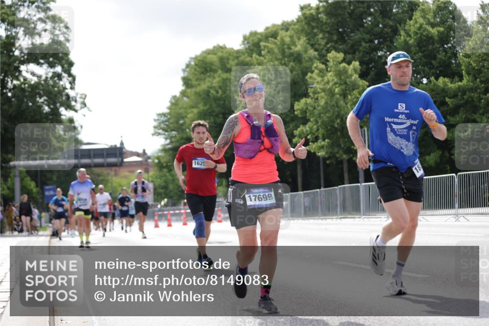 29.06.2025 - hella hamburg halbmarathon Jannik Wohlers http://msf.ph/oto/8149083 29.06.2025 10:12:39 Lombardsbrücke 1020, 1051, 2942, 4532, 7873, 8398, 8405, 9141, 10067, 10402, 11720, 14404, 15531, 16030, 16255, 16323, 16437, 17699, 18048, 18320, 18530 meine-sportfotos.de