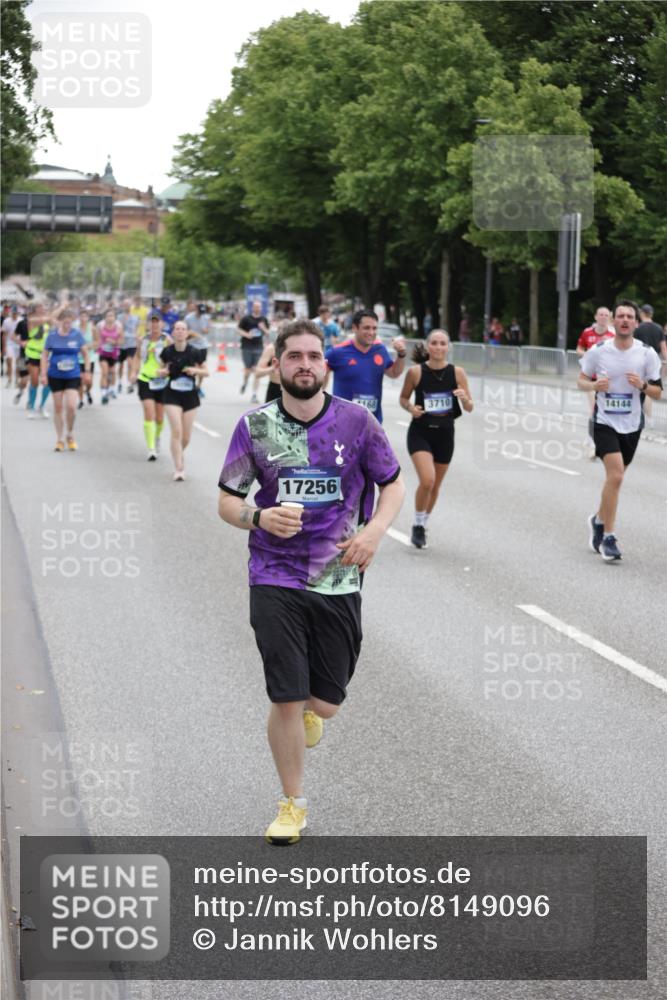 29.06.2025 - hella hamburg halbmarathon Jannik Wohlers http://msf.ph/oto/8149096 29.06.2025 10:49:50 Lombardsbrücke 2047, 3203, 3680, 3701, 3710, 3805, 3897, 4090, 4168, 5119, 5997, 6680, 6830, 7721, 7722, 7755, 8254, 9605, 9940, 10060, 10286, 10617, 11030, 11426, 11696, 11716, 11760, 12079, 13127, 13128, 13381, 13744, 13846, 13887, 14144, 14505, 14940, 15230, 15626, 16410, 16412, 16635, 17256, 18961, 19058, 19086 meine-sportfotos.de