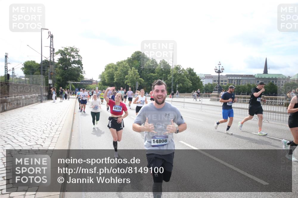 29.06.2025 - hella hamburg halbmarathon Jannik Wohlers http://msf.ph/oto/8149100 29.06.2025 10:19:09 Lombardsbrücke 1145, 1332, 1534, 1708, 2017, 2357, 2441, 2795, 2812, 2895, 2993, 2995, 3446, 3678, 4108, 4110, 4170, 4562, 4570, 4722, 4979, 5035, 5123, 5449, 5849, 6444, 6939, 7143, 7836, 8537, 8575, 9856, 10540, 11081, 12066, 12696, 12741, 13342, 13567, 13611, 13781, 13821, 14054, 14245, 14808, 14957, 15014, 15802, 15817, 16159, 16951, 16952, 17311, 17613, 17714, 18053, 18234, 18279, 18405, 18417, 18686, 18698, 18755 meine-sportfotos.de