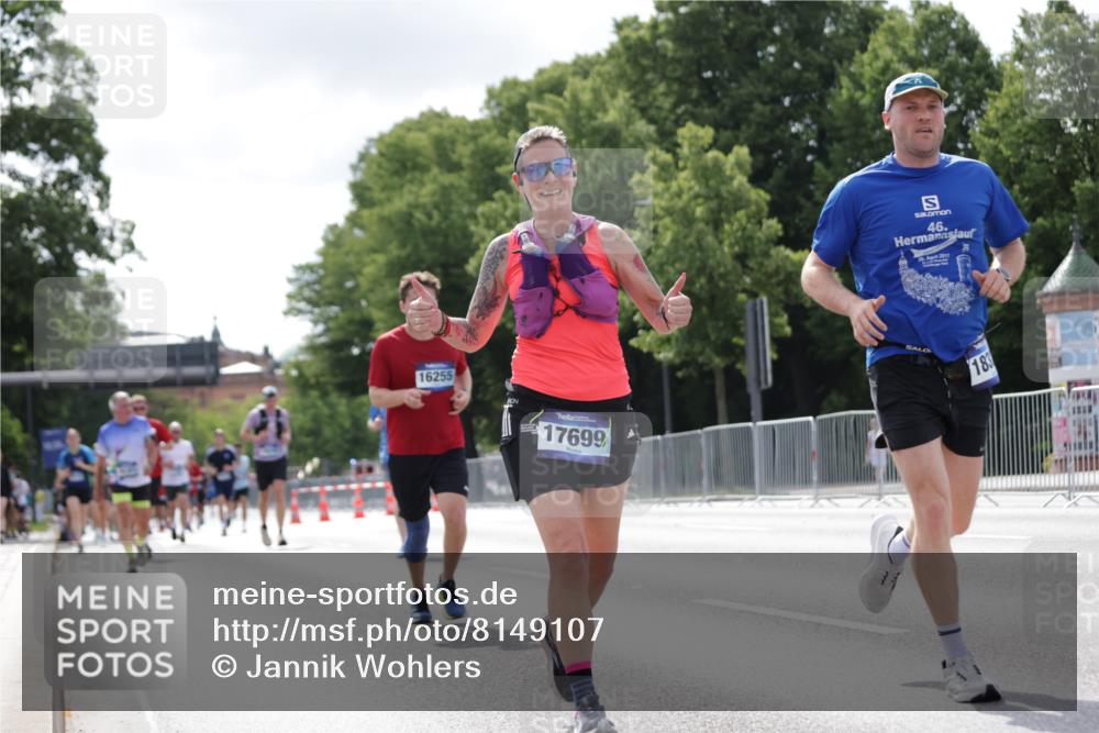 29.06.2025 - hella hamburg halbmarathon Jannik Wohlers http://msf.ph/oto/8149107 29.06.2025 10:12:39 Lombardsbrücke 1020, 1051, 2942, 4532, 7873, 8398, 8405, 9141, 10067, 10402, 11720, 14404, 15531, 16030, 16255, 16323, 16437, 17699, 18048, 18320, 18530 meine-sportfotos.de