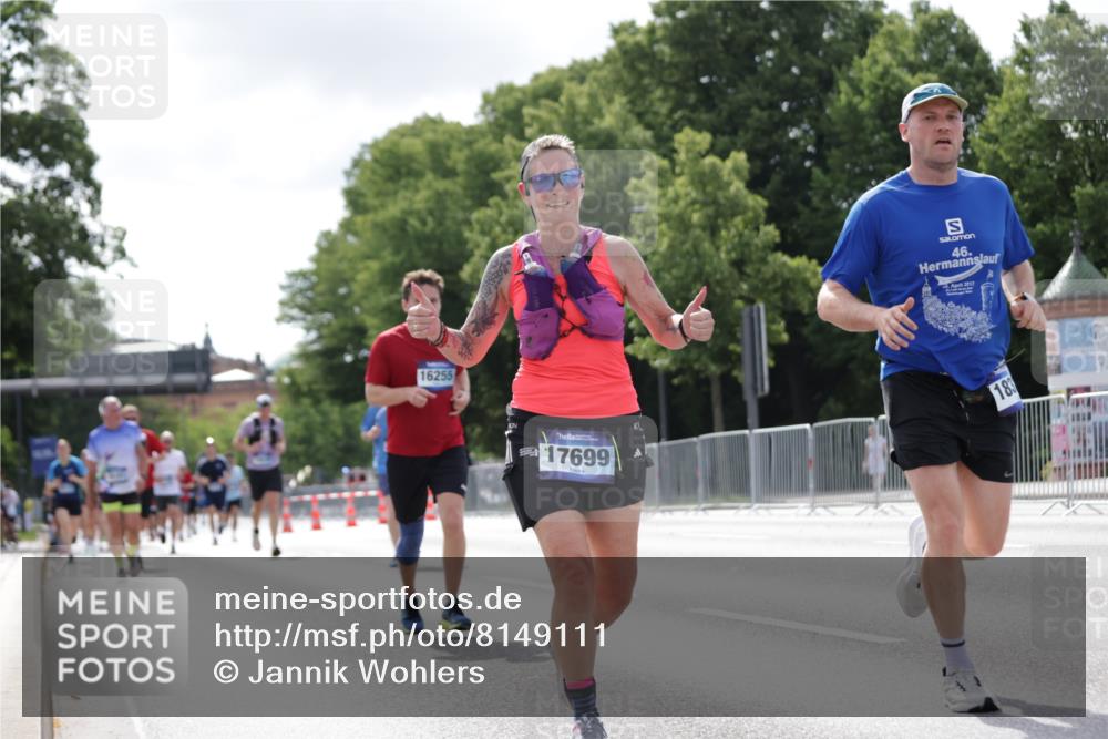 29.06.2025 - hella hamburg halbmarathon Jannik Wohlers http://msf.ph/oto/8149111 29.06.2025 10:12:39 Lombardsbrücke 1020, 1051, 2942, 4532, 7873, 8398, 8405, 9141, 10067, 10402, 11720, 14404, 15531, 16030, 16255, 16323, 16437, 17699, 18048, 18320, 18530 meine-sportfotos.de