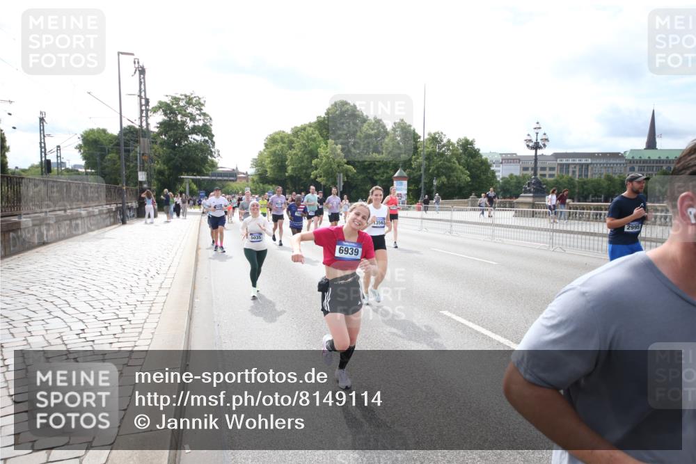 29.06.2025 - hella hamburg halbmarathon Jannik Wohlers http://msf.ph/oto/8149114 29.06.2025 10:19:09 Lombardsbrücke 1145, 1332, 1534, 1708, 2017, 2357, 2441, 2795, 2812, 2895, 2993, 2995, 3446, 3678, 4108, 4110, 4170, 4562, 4570, 4722, 4979, 5035, 5123, 5449, 5849, 6444, 6939, 7143, 7836, 8537, 8575, 9856, 10540, 11081, 12066, 12696, 12741, 13342, 13567, 13611, 13781, 13821, 14054, 14245, 14808, 14957, 15014, 15802, 15817, 16159, 16951, 16952, 17311, 17613, 17714, 18053, 18234, 18279, 18405, 18417, 18686, 18698, 18755 meine-sportfotos.de