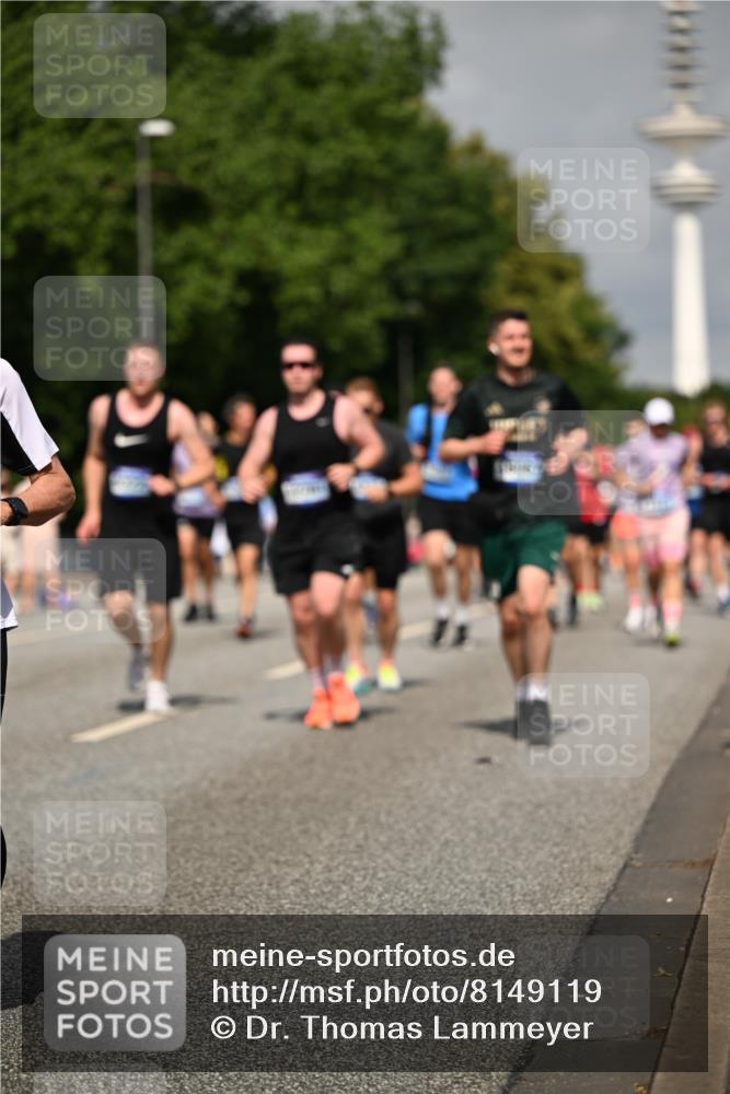 29.06.2025 - hella hamburg halbmarathon Dr. Thomas Lammeyer http://msf.ph/oto/8149119 29.06.2025 10:06:19 Kennedybrücke 1128, 1184, 1254, 1364, 1432, 1453, 1729, 1733, 1940, 2322, 2323, 3169, 3780, 4286, 4328, 4663, 4985, 5763, 6322, 6708, 6860, 7031, 7049, 7243, 9020, 9021, 9156, 9353, 9741, 9928, 10177, 10866 meine-sportfotos.de
