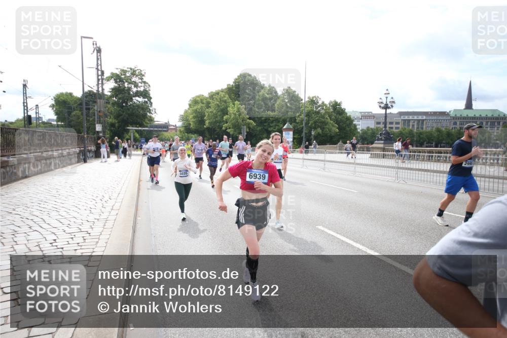 29.06.2025 - hella hamburg halbmarathon Jannik Wohlers http://msf.ph/oto/8149122 29.06.2025 10:19:09 Lombardsbrücke 1145, 1332, 1534, 1708, 2017, 2357, 2441, 2795, 2812, 2895, 2993, 2995, 3446, 3678, 4108, 4110, 4170, 4562, 4570, 4722, 4979, 5035, 5123, 5449, 5849, 6444, 6939, 7143, 7836, 8537, 8575, 9856, 10540, 11081, 12066, 12696, 12741, 13342, 13567, 13611, 13781, 13821, 14054, 14245, 14808, 14957, 15014, 15802, 15817, 16159, 16951, 16952, 17311, 17613, 17714, 18053, 18234, 18279, 18405, 18417, 18686, 18698, 18755 meine-sportfotos.de