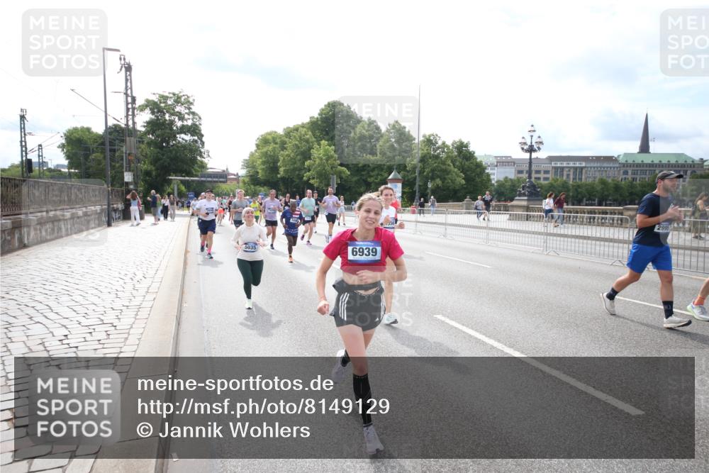 29.06.2025 - hella hamburg halbmarathon Jannik Wohlers http://msf.ph/oto/8149129 29.06.2025 10:19:09 Lombardsbrücke 1145, 1332, 1534, 1708, 2017, 2357, 2441, 2795, 2812, 2895, 2993, 2995, 3446, 3678, 4108, 4110, 4170, 4562, 4570, 4722, 4979, 5035, 5123, 5449, 5849, 6444, 6939, 7143, 7836, 8537, 8575, 9856, 10540, 11081, 12066, 12696, 12741, 13342, 13567, 13611, 13781, 13821, 14054, 14245, 14808, 14957, 15014, 15802, 15817, 16159, 16951, 16952, 17311, 17613, 17714, 18053, 18234, 18279, 18405, 18417, 18686, 18698, 18755 meine-sportfotos.de