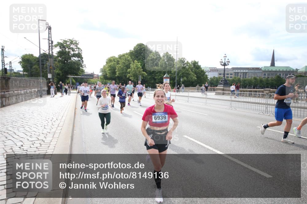 29.06.2025 - hella hamburg halbmarathon Jannik Wohlers http://msf.ph/oto/8149136 29.06.2025 10:19:09 Lombardsbrücke 1145, 1332, 1534, 1708, 2017, 2357, 2441, 2795, 2812, 2895, 2993, 2995, 3446, 3678, 4108, 4110, 4170, 4562, 4570, 4722, 4979, 5035, 5123, 5449, 5849, 6444, 6939, 7143, 7836, 8537, 8575, 9856, 10540, 11081, 12066, 12696, 12741, 13342, 13567, 13611, 13781, 13821, 14054, 14245, 14808, 14957, 15014, 15802, 15817, 16159, 16951, 16952, 17311, 17613, 17714, 18053, 18234, 18279, 18405, 18417, 18686, 18698, 18755 meine-sportfotos.de