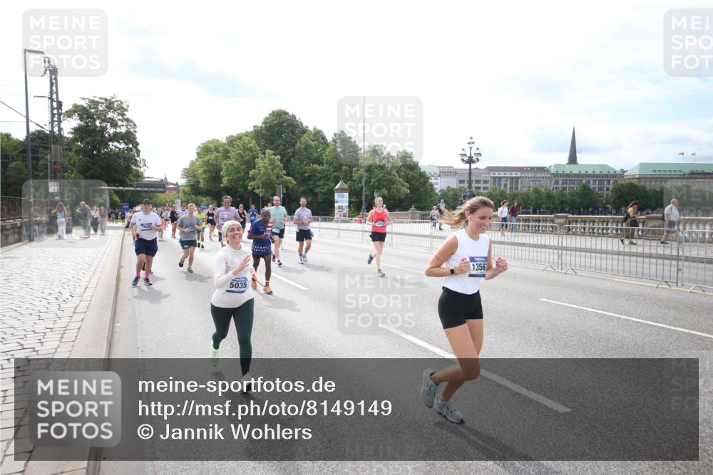 29.06.2025 - hella hamburg halbmarathon Jannik Wohlers http://msf.ph/oto/8149149 29.06.2025 10:19:10 Lombardsbrücke 1145, 1332, 1534, 1708, 2017, 2357, 2441, 2795, 2895, 2993, 2995, 3446, 3678, 4108, 4110, 4170, 4562, 4570, 4979, 5035, 5123, 5449, 5849, 5878, 6444, 6796, 6797, 6939, 7143, 7836, 8537, 8575, 9856, 10540, 11081, 12066, 12696, 12741, 13342, 13567, 13611, 13781, 13821, 14054, 14245, 14808, 14957, 15014, 15323, 15802, 15817, 16159, 16886, 16951, 16952, 17311, 17613, 17714, 18053, 18234, 18279, 18405, 18417, 18686, 18698, 18755 meine-sportfotos.de
