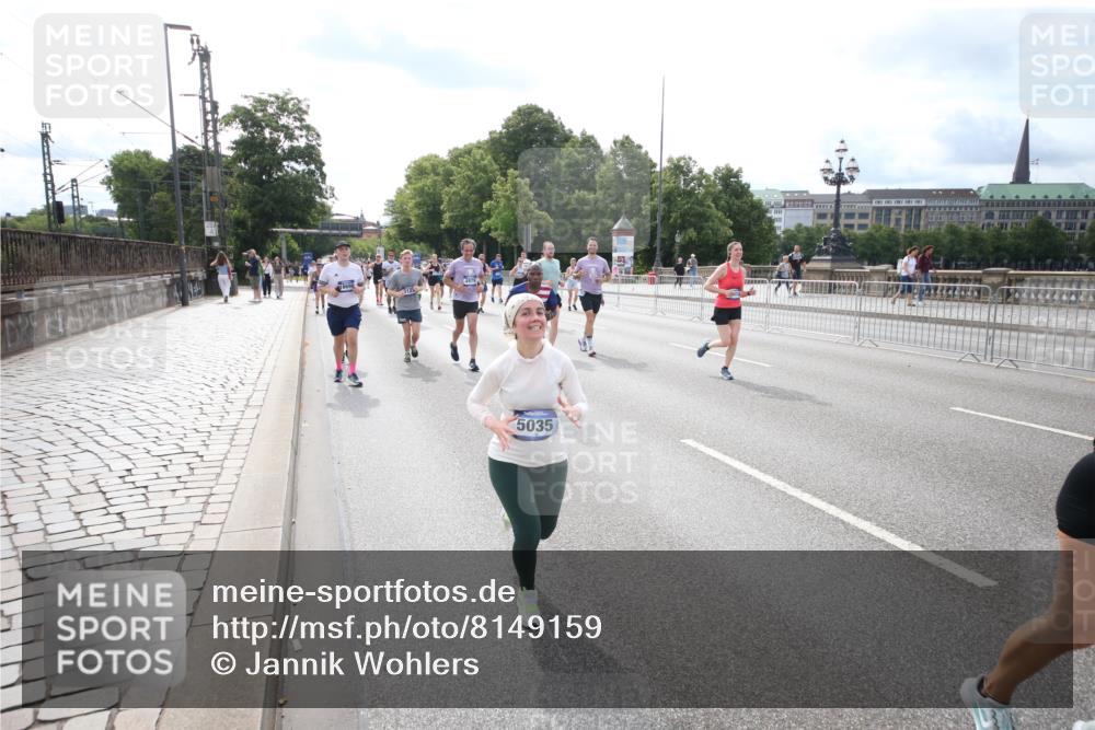 29.06.2025 - hella hamburg halbmarathon Jannik Wohlers http://msf.ph/oto/8149159 29.06.2025 10:19:11 Lombardsbrücke 1145, 1332, 1534, 1708, 2017, 2357, 2441, 2795, 2895, 2993, 2995, 3446, 3678, 4108, 4110, 4170, 4562, 4570, 4979, 5035, 5123, 5251, 5449, 5849, 5878, 6444, 6796, 6797, 6939, 7143, 7249, 7836, 8537, 9856, 10540, 12066, 12696, 12741, 13342, 13567, 13611, 13781, 13821, 14054, 14245, 14808, 14957, 15014, 15323, 15802, 15817, 16159, 16886, 16951, 16952, 17311, 17613, 17714, 18053, 18234, 18279, 18335, 18405, 18417, 18686, 18698, 18755 meine-sportfotos.de