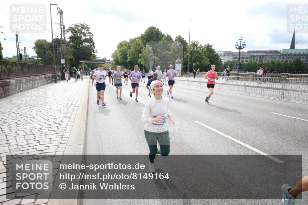 29.06.2025 - hella hamburg halbmarathon Jannik Wohlers http://msf.ph/oto/8149164 29.06.2025 10:19:11 Lombardsbrücke 1145, 1332, 1534, 1708, 2017, 2357, 2441, 2795, 2895, 2993, 2995, 3446, 3678, 4108, 4110, 4170, 4562, 4570, 4979, 5035, 5123, 5251, 5449, 5849, 5878, 6444, 6796, 6797, 6939, 7143, 7249, 7836, 8537, 9856, 10540, 12066, 12696, 12741, 13342, 13567, 13611, 13781, 13821, 14054, 14245, 14808, 14957, 15014, 15323, 15802, 15817, 16159, 16886, 16951, 16952, 17311, 17613, 17714, 18053, 18234, 18279, 18335, 18405, 18417, 18686, 18698, 18755 meine-sportfotos.de
