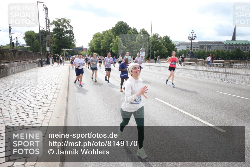 29.06.2025 - hella hamburg halbmarathon Jannik Wohlers http://msf.ph/oto/8149170 29.06.2025 10:19:11 Lombardsbrücke 1145, 1332, 1534, 1708, 2017, 2357, 2441, 2795, 2895, 2993, 2995, 3446, 3678, 4108, 4110, 4170, 4562, 4570, 4979, 5035, 5123, 5251, 5449, 5849, 5878, 6444, 6796, 6797, 6939, 7143, 7249, 7836, 8537, 9856, 10540, 12066, 12696, 12741, 13342, 13567, 13611, 13781, 13821, 14054, 14245, 14808, 14957, 15014, 15323, 15802, 15817, 16159, 16886, 16951, 16952, 17311, 17613, 17714, 18053, 18234, 18279, 18335, 18405, 18417, 18686, 18698, 18755 meine-sportfotos.de