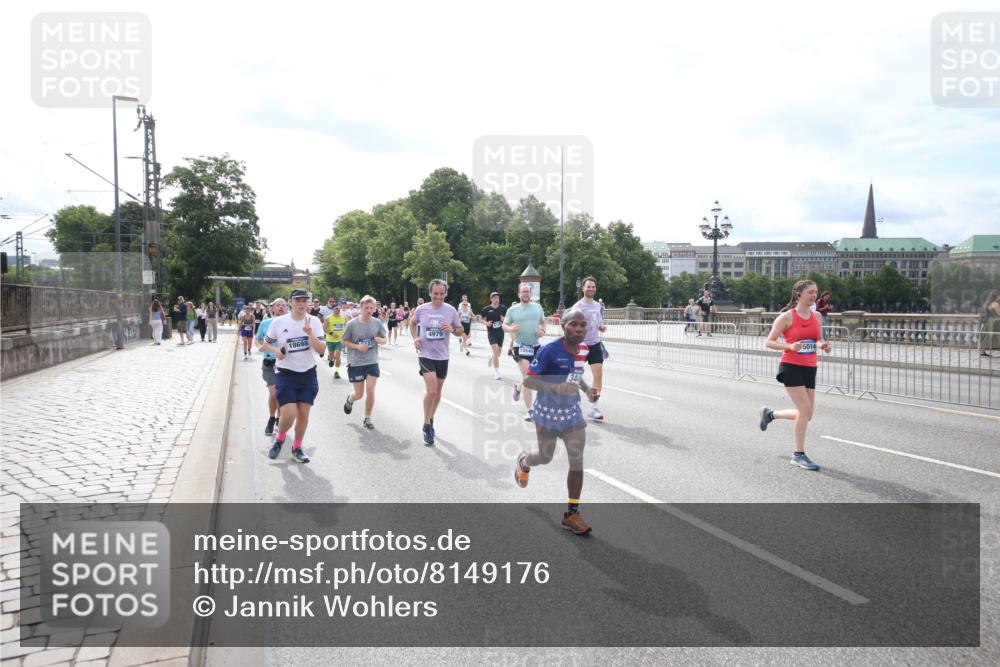 29.06.2025 - hella hamburg halbmarathon Jannik Wohlers http://msf.ph/oto/8149176 29.06.2025 10:19:12 Lombardsbrücke 1145, 1332, 1534, 1708, 2017, 2357, 2441, 2795, 2895, 2993, 2995, 3446, 3678, 4108, 4110, 4170, 4562, 4570, 4979, 5035, 5123, 5251, 5449, 5849, 5878, 6444, 6796, 6797, 6939, 7248, 7249, 7836, 8146, 8537, 9856, 10540, 10594, 12066, 12696, 12741, 13342, 13567, 13611, 13821, 14054, 14245, 14808, 14957, 15014, 15323, 15817, 16159, 16886, 16951, 16952, 17311, 17613, 17714, 18053, 18234, 18279, 18335, 18371, 18405, 18417, 18686, 18698, 18755 meine-sportfotos.de