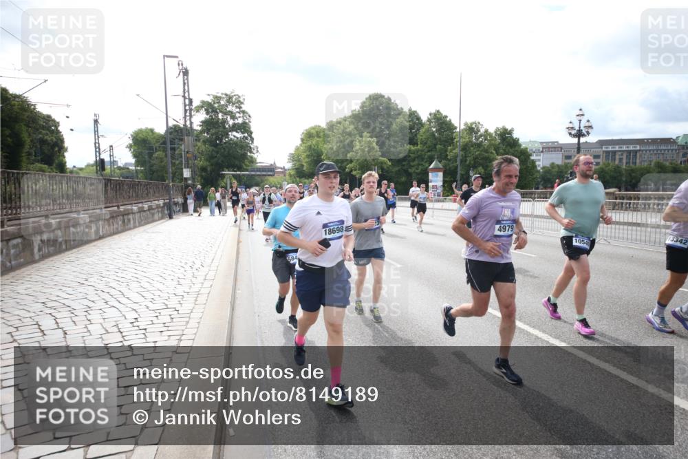 29.06.2025 - hella hamburg halbmarathon Jannik Wohlers http://msf.ph/oto/8149189 29.06.2025 10:19:13 Lombardsbrücke 1145, 1332, 1534, 1708, 2017, 2357, 2405, 2441, 2795, 2993, 2995, 3446, 3678, 4108, 4110, 4170, 4562, 4570, 4979, 5035, 5123, 5251, 5449, 5849, 5878, 6444, 6796, 6797, 6939, 7248, 7249, 7836, 8146, 8427, 8537, 9856, 10540, 10594, 11999, 12066, 12696, 13342, 13567, 13611, 13821, 14054, 14245, 14808, 14957, 15014, 15323, 16159, 16886, 16951, 16952, 17311, 17613, 17714, 18053, 18234, 18279, 18335, 18371, 18405, 18417, 18686, 18698, 18755 meine-sportfotos.de