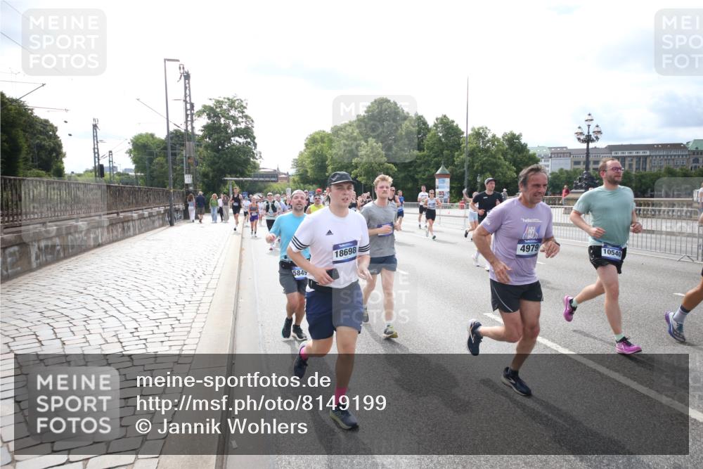 29.06.2025 - hella hamburg halbmarathon Jannik Wohlers http://msf.ph/oto/8149199 29.06.2025 10:19:13 Lombardsbrücke 1145, 1332, 1534, 1708, 2017, 2357, 2405, 2441, 2795, 2993, 2995, 3446, 3678, 4108, 4110, 4170, 4562, 4570, 4979, 5035, 5123, 5251, 5449, 5849, 5878, 6444, 6796, 6797, 6939, 7248, 7249, 7836, 8146, 8427, 8537, 9856, 10540, 10594, 11999, 12066, 12696, 13342, 13567, 13611, 13821, 14054, 14245, 14808, 14957, 15014, 15323, 16159, 16886, 16951, 16952, 17311, 17613, 17714, 18053, 18234, 18279, 18335, 18371, 18405, 18417, 18686, 18698, 18755 meine-sportfotos.de