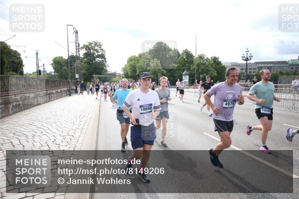 29.06.2025 - hella hamburg halbmarathon Jannik Wohlers http://msf.ph/oto/8149206 29.06.2025 10:19:13 Lombardsbrücke 1145, 1332, 1534, 1708, 2017, 2357, 2405, 2441, 2795, 2993, 2995, 3446, 3678, 4108, 4110, 4170, 4562, 4570, 4979, 5035, 5123, 5251, 5449, 5849, 5878, 6444, 6796, 6797, 6939, 7248, 7249, 7836, 8146, 8427, 8537, 9856, 10540, 10594, 11999, 12066, 12696, 13342, 13567, 13611, 13821, 14054, 14245, 14808, 14957, 15014, 15323, 16159, 16886, 16951, 16952, 17311, 17613, 17714, 18053, 18234, 18279, 18335, 18371, 18405, 18417, 18686, 18698, 18755 meine-sportfotos.de