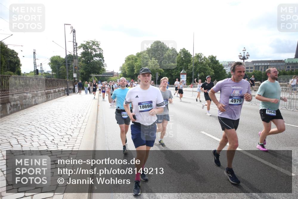 29.06.2025 - hella hamburg halbmarathon Jannik Wohlers http://msf.ph/oto/8149213 29.06.2025 10:19:13 Lombardsbrücke 1145, 1332, 1534, 1708, 2017, 2357, 2405, 2441, 2795, 2993, 2995, 3446, 3678, 4108, 4110, 4170, 4562, 4570, 4979, 5035, 5123, 5251, 5449, 5849, 5878, 6444, 6796, 6797, 6939, 7248, 7249, 7836, 8146, 8427, 8537, 9856, 10540, 10594, 11999, 12066, 12696, 13342, 13567, 13611, 13821, 14054, 14245, 14808, 14957, 15014, 15323, 16159, 16886, 16951, 16952, 17311, 17613, 17714, 18053, 18234, 18279, 18335, 18371, 18405, 18417, 18686, 18698, 18755 meine-sportfotos.de