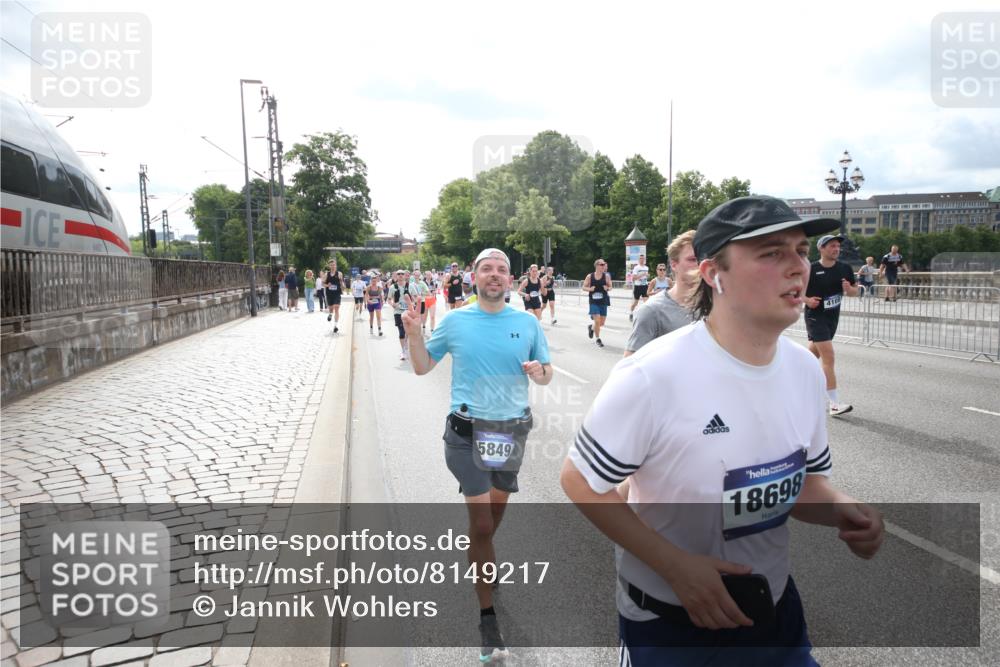 29.06.2025 - hella hamburg halbmarathon Jannik Wohlers http://msf.ph/oto/8149217 29.06.2025 10:19:14 Lombardsbrücke 1145, 1534, 1708, 2017, 2357, 2405, 2441, 2993, 2995, 3446, 3678, 4108, 4110, 4170, 4562, 4570, 4979, 5035, 5123, 5251, 5449, 5849, 5878, 6444, 6796, 6797, 6939, 7248, 7249, 7836, 8146, 8427, 8537, 9856, 10349, 10540, 10594, 11999, 12066, 12696, 13342, 13567, 13611, 13821, 14054, 14245, 14808, 14957, 15014, 15323, 16159, 16886, 17311, 17613, 17714, 18053, 18234, 18279, 18335, 18371, 18405, 18417, 18686, 18698, 18755 meine-sportfotos.de