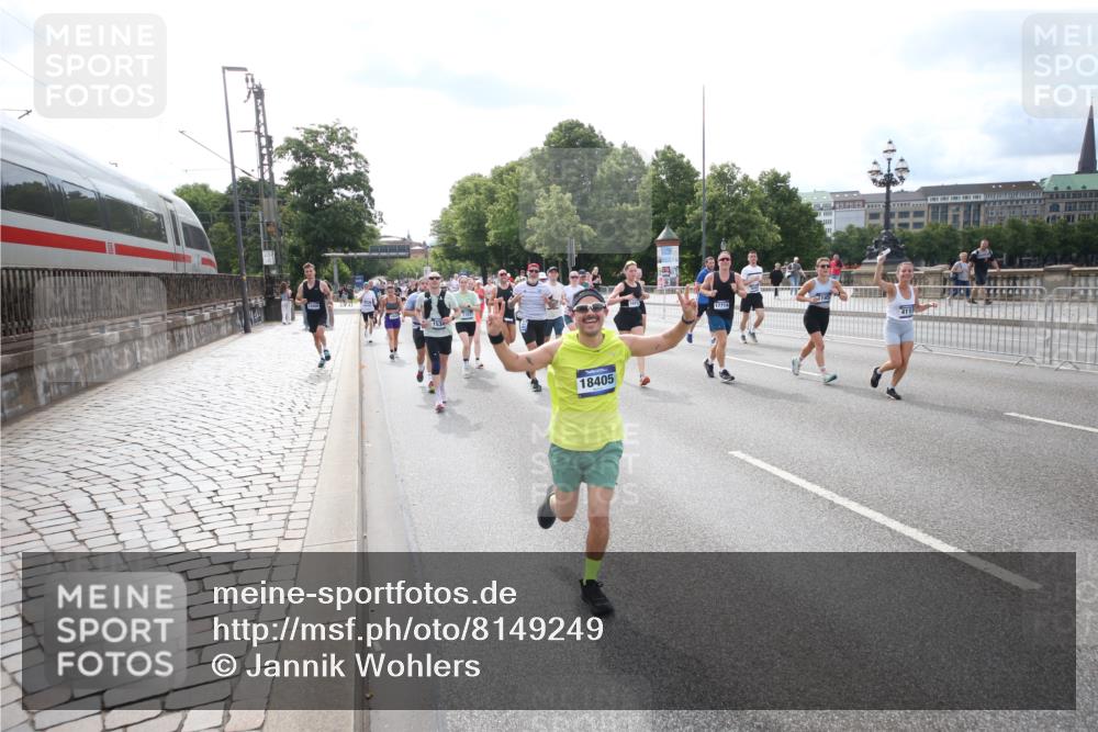 29.06.2025 - hella hamburg halbmarathon Jannik Wohlers http://msf.ph/oto/8149249 29.06.2025 10:19:15 Lombardsbrücke 1145, 1534, 1708, 2017, 2357, 2405, 2441, 2918, 2993, 2995, 3446, 3678, 4108, 4110, 4170, 4562, 4570, 4979, 5035, 5123, 5251, 5449, 5849, 5878, 6444, 6796, 6797, 6939, 7248, 7249, 7836, 7917, 8146, 8427, 8537, 9856, 10349, 10540, 10594, 11999, 12066, 12615, 12618, 12696, 12859, 13342, 13567, 13611, 13821, 14054, 14808, 14957, 15014, 15323, 16159, 16190, 16886, 17311, 17613, 17714, 18053, 18234, 18279, 18335, 18371, 18405, 18417, 18686, 18698, 18755 meine-sportfotos.de