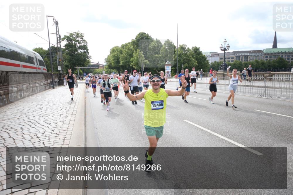 29.06.2025 - hella hamburg halbmarathon Jannik Wohlers http://msf.ph/oto/8149266 29.06.2025 10:19:15 Lombardsbrücke 1145, 1534, 1708, 2017, 2357, 2405, 2441, 2918, 2993, 2995, 3446, 3678, 4108, 4110, 4170, 4562, 4570, 4979, 5035, 5123, 5251, 5449, 5849, 5878, 6444, 6796, 6797, 6939, 7248, 7249, 7836, 7917, 8146, 8427, 8537, 9856, 10349, 10540, 10594, 11999, 12066, 12615, 12618, 12696, 12859, 13342, 13567, 13611, 13821, 14054, 14808, 14957, 15014, 15323, 16159, 16190, 16886, 17311, 17613, 17714, 18053, 18234, 18279, 18335, 18371, 18405, 18417, 18686, 18698, 18755 meine-sportfotos.de