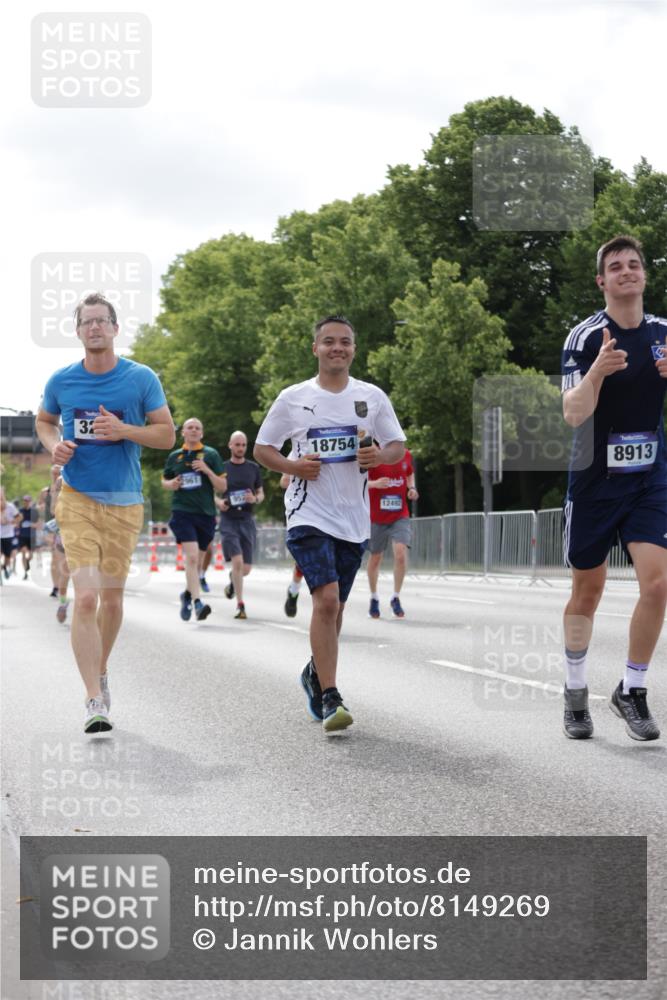29.06.2025 - hella hamburg halbmarathon Jannik Wohlers http://msf.ph/oto/8149269 29.06.2025 10:12:51 Lombardsbrücke 1007, 1747, 1859, 2961, 3218, 3360, 3728, 3729, 4187, 6489, 7346, 8913, 9141, 9527, 12492, 15922, 16030, 16255, 16437, 17474, 17988, 18048, 18320, 18732, 18754 meine-sportfotos.de