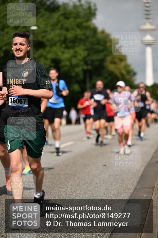 29.06.2025 - hella hamburg halbmarathon Dr. Thomas Lammeyer http://msf.ph/oto/8149277 29.06.2025 10:06:22 Kennedybrücke 1128, 1254, 1364, 1432, 1453, 1729, 1733, 2322, 2323, 3169, 3780, 4286, 4328, 4663, 4985, 5742, 5763, 6322, 6708, 6860, 7031, 7049, 7243, 8749, 9020, 9021, 9156, 9353, 9928, 10177, 10866 meine-sportfotos.de