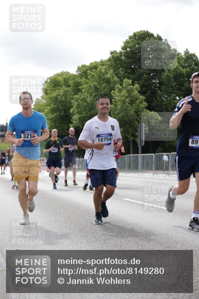 29.06.2025 - hella hamburg halbmarathon Jannik Wohlers http://msf.ph/oto/8149280 29.06.2025 10:12:51 Lombardsbrücke 1007, 1747, 1859, 2961, 3218, 3360, 3728, 3729, 4187, 6489, 7346, 8913, 9141, 9527, 12492, 15922, 16030, 16255, 16437, 17474, 17988, 18048, 18320, 18732, 18754 meine-sportfotos.de