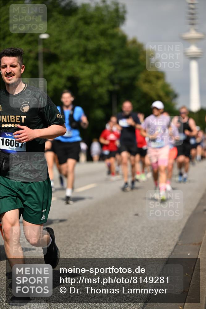 29.06.2025 - hella hamburg halbmarathon Dr. Thomas Lammeyer http://msf.ph/oto/8149281 29.06.2025 10:06:22 Kennedybrücke 1128, 1254, 1364, 1432, 1453, 1729, 1733, 2322, 2323, 3169, 3780, 4286, 4328, 4663, 4985, 5742, 5763, 6322, 6708, 6860, 7031, 7049, 7243, 8749, 9020, 9021, 9156, 9353, 9928, 10177, 10866 meine-sportfotos.de