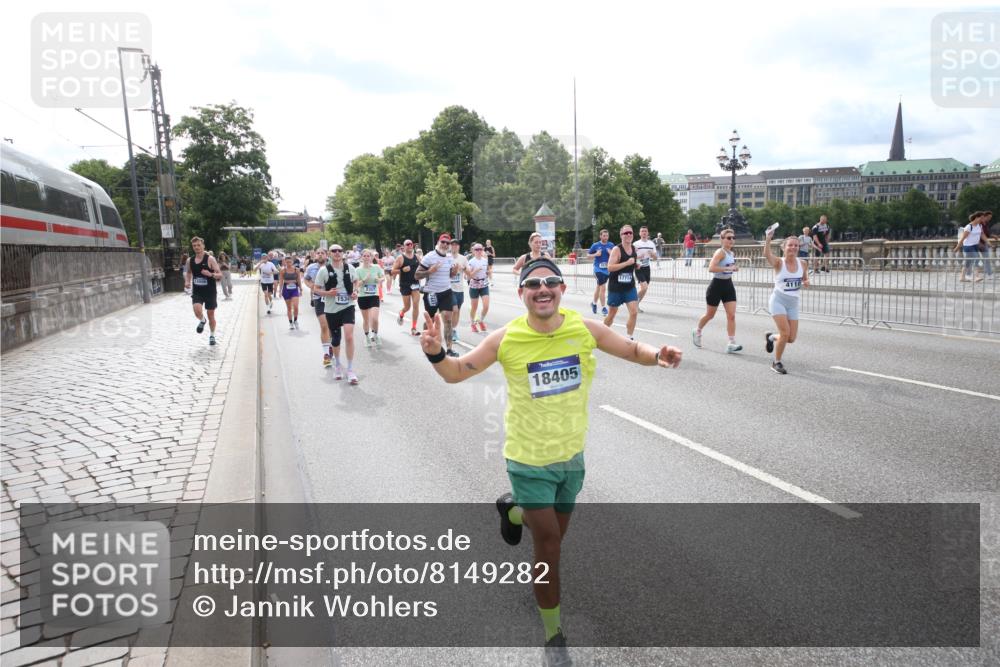29.06.2025 - hella hamburg halbmarathon Jannik Wohlers http://msf.ph/oto/8149282 29.06.2025 10:19:15 Lombardsbrücke 1145, 1534, 1708, 2017, 2357, 2405, 2441, 2918, 2993, 2995, 3446, 3678, 4108, 4110, 4170, 4562, 4570, 4979, 5035, 5123, 5251, 5449, 5849, 5878, 6444, 6796, 6797, 6939, 7248, 7249, 7836, 7917, 8146, 8427, 8537, 9856, 10349, 10540, 10594, 11999, 12066, 12615, 12618, 12696, 12859, 13342, 13567, 13611, 13821, 14054, 14808, 14957, 15014, 15323, 16159, 16190, 16886, 17311, 17613, 17714, 18053, 18234, 18279, 18335, 18371, 18405, 18417, 18686, 18698, 18755 meine-sportfotos.de