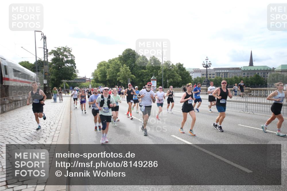 29.06.2025 - hella hamburg halbmarathon Jannik Wohlers http://msf.ph/oto/8149286 29.06.2025 10:19:17 Lombardsbrücke 1145, 1534, 2357, 2405, 2441, 2918, 2993, 2995, 3446, 3678, 4108, 4110, 4170, 4562, 4570, 4979, 5035, 5123, 5251, 5849, 5878, 6444, 6796, 6797, 6872, 6874, 6939, 7248, 7249, 7836, 7917, 8146, 8427, 8537, 10349, 10540, 10594, 11999, 12066, 12615, 12618, 12859, 13342, 13567, 13611, 13821, 14054, 14808, 14953, 14957, 15014, 15323, 15423, 16159, 16190, 16886, 17311, 17613, 17714, 18322, 18335, 18371, 18405, 18417, 18686, 18698, 18755, 18843 meine-sportfotos.de