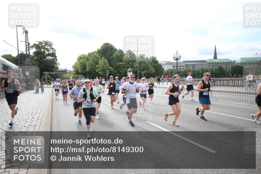 29.06.2025 - hella hamburg halbmarathon Jannik Wohlers http://msf.ph/oto/8149300 29.06.2025 10:19:17 Lombardsbrücke 1145, 1534, 2357, 2405, 2441, 2918, 2993, 2995, 3446, 3678, 4108, 4110, 4170, 4562, 4570, 4979, 5035, 5123, 5251, 5849, 5878, 6444, 6796, 6797, 6872, 6874, 6939, 7248, 7249, 7836, 7917, 8146, 8427, 8537, 10349, 10540, 10594, 11999, 12066, 12615, 12618, 12859, 13342, 13567, 13611, 13821, 14054, 14808, 14953, 14957, 15014, 15323, 15423, 16159, 16190, 16886, 17311, 17613, 17714, 18322, 18335, 18371, 18405, 18417, 18686, 18698, 18755, 18843 meine-sportfotos.de