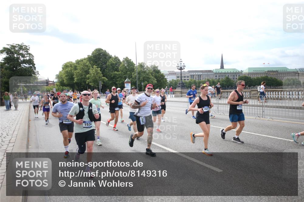29.06.2025 - hella hamburg halbmarathon Jannik Wohlers http://msf.ph/oto/8149316 29.06.2025 10:19:17 Lombardsbrücke 1145, 1534, 2357, 2405, 2441, 2918, 2993, 2995, 3446, 3678, 4108, 4110, 4170, 4562, 4570, 4979, 5035, 5123, 5251, 5849, 5878, 6444, 6796, 6797, 6872, 6874, 6939, 7248, 7249, 7836, 7917, 8146, 8427, 8537, 10349, 10540, 10594, 11999, 12066, 12615, 12618, 12859, 13342, 13567, 13611, 13821, 14054, 14808, 14953, 14957, 15014, 15323, 15423, 16159, 16190, 16886, 17311, 17613, 17714, 18322, 18335, 18371, 18405, 18417, 18686, 18698, 18755, 18843 meine-sportfotos.de