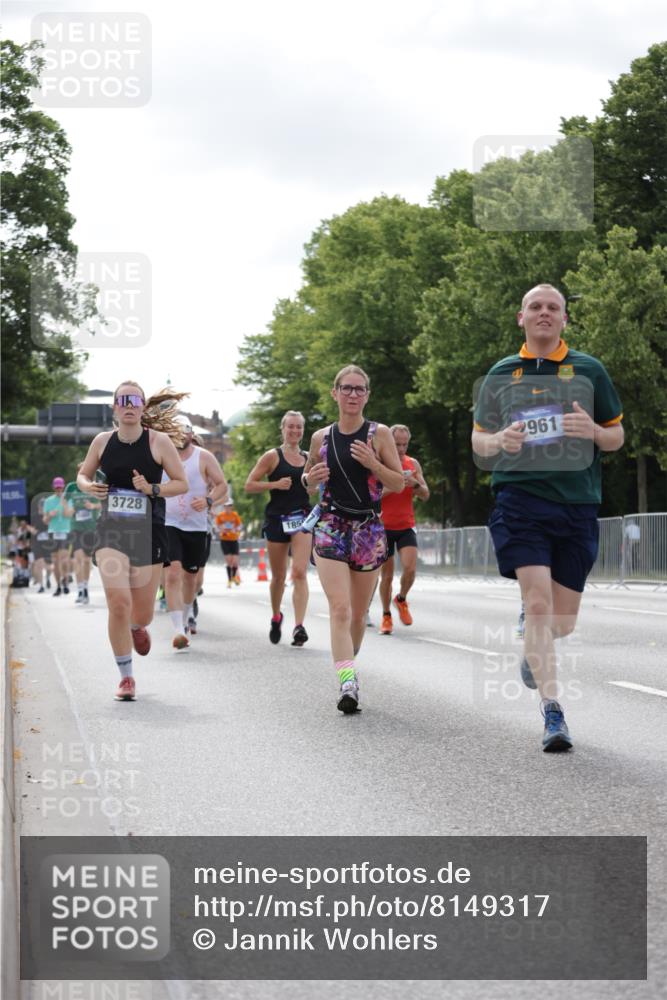 29.06.2025 - hella hamburg halbmarathon Jannik Wohlers http://msf.ph/oto/8149317 29.06.2025 10:12:54 Lombardsbrücke 1007, 1747, 1859, 2961, 3218, 3360, 3728, 3729, 4187, 6489, 7346, 7460, 8913, 9527, 12492, 15922, 16030, 16255, 16437, 17474, 17988, 18048, 18222, 18732, 18754, 19035 meine-sportfotos.de