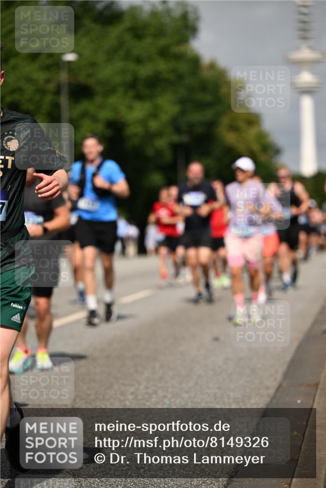 29.06.2025 - hella hamburg halbmarathon Dr. Thomas Lammeyer http://msf.ph/oto/8149326 29.06.2025 10:06:22 Kennedybrücke 1128, 1254, 1364, 1432, 1453, 1729, 1733, 2322, 2323, 3169, 3780, 4286, 4328, 4663, 4985, 5742, 5763, 6322, 6708, 6860, 7031, 7049, 7243, 8749, 9020, 9021, 9156, 9353, 9928, 10177, 10866 meine-sportfotos.de