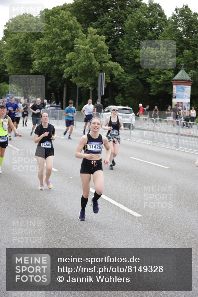 29.06.2025 - hella hamburg halbmarathon Jannik Wohlers http://msf.ph/oto/8149328 29.06.2025 10:49:53 Lombardsbrücke 1259, 1828, 2047, 3203, 3680, 3701, 3710, 3805, 3897, 4090, 4168, 5119, 5997, 6680, 6830, 7677, 7721, 7722, 7755, 8254, 9605, 9940, 10060, 10286, 10617, 11426, 11696, 11716, 12079, 13127, 13128, 13381, 13846, 13887, 14102, 14144, 14591, 14940, 15230, 15551, 16410, 16412, 16489, 16635, 16670, 16742, 17256, 19058, 19086 meine-sportfotos.de