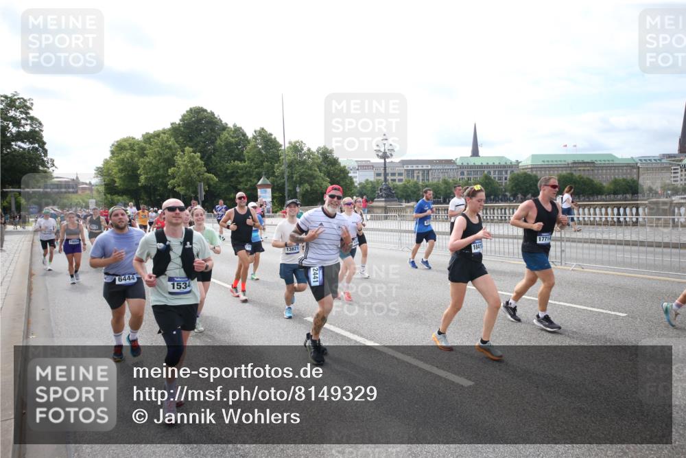 29.06.2025 - hella hamburg halbmarathon Jannik Wohlers http://msf.ph/oto/8149329 29.06.2025 10:19:17 Lombardsbrücke 1145, 1534, 2357, 2405, 2441, 2918, 2993, 2995, 3446, 3678, 4108, 4110, 4170, 4562, 4570, 4979, 5035, 5123, 5251, 5849, 5878, 6444, 6796, 6797, 6872, 6874, 6939, 7248, 7249, 7836, 7917, 8146, 8427, 8537, 10349, 10540, 10594, 11999, 12066, 12615, 12618, 12859, 13342, 13567, 13611, 13821, 14054, 14808, 14953, 14957, 15014, 15323, 15423, 16159, 16190, 16886, 17311, 17613, 17714, 18322, 18335, 18371, 18405, 18417, 18686, 18698, 18755, 18843 meine-sportfotos.de