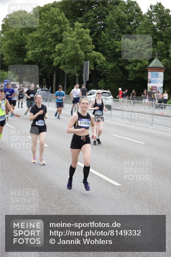 29.06.2025 - hella hamburg halbmarathon Jannik Wohlers http://msf.ph/oto/8149332 29.06.2025 10:49:53 Lombardsbrücke 1259, 1828, 2047, 3203, 3680, 3701, 3710, 3805, 3897, 4090, 4168, 5119, 5997, 6680, 6830, 7677, 7721, 7722, 7755, 8254, 9605, 9940, 10060, 10286, 10617, 11426, 11696, 11716, 12079, 13127, 13128, 13381, 13846, 13887, 14102, 14144, 14591, 14940, 15230, 15551, 16410, 16412, 16489, 16635, 16670, 16742, 17256, 19058, 19086 meine-sportfotos.de