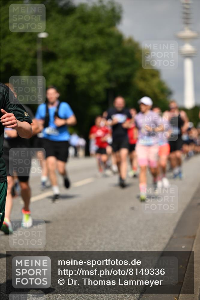 29.06.2025 - hella hamburg halbmarathon Dr. Thomas Lammeyer http://msf.ph/oto/8149336 29.06.2025 10:06:22 Kennedybrücke 1128, 1254, 1364, 1432, 1453, 1729, 1733, 2322, 2323, 3169, 3780, 4286, 4328, 4663, 4985, 5742, 5763, 6322, 6708, 6860, 7031, 7049, 7243, 8749, 9020, 9021, 9156, 9353, 9928, 10177, 10866 meine-sportfotos.de