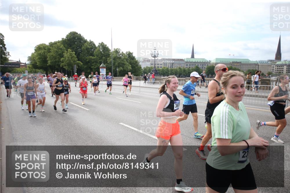 29.06.2025 - hella hamburg halbmarathon Jannik Wohlers http://msf.ph/oto/8149341 29.06.2025 10:19:19 Lombardsbrücke 1145, 1534, 2357, 2405, 2441, 2918, 2995, 3446, 3678, 4108, 4110, 4170, 4562, 4570, 4979, 5035, 5123, 5251, 5849, 5878, 6444, 6796, 6797, 6872, 6874, 7248, 7249, 7836, 7917, 8146, 8427, 10349, 10540, 10594, 11999, 12066, 12615, 12618, 12859, 13342, 13567, 13611, 13821, 14054, 14428, 14953, 15014, 15323, 15423, 16159, 16190, 16886, 17311, 17613, 17714, 18322, 18335, 18371, 18405, 18417, 18686, 18698, 18755, 18843 meine-sportfotos.de
