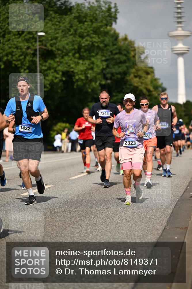29.06.2025 - hella hamburg halbmarathon Dr. Thomas Lammeyer http://msf.ph/oto/8149371 29.06.2025 10:06:23 Kennedybrücke 1128, 1254, 1364, 1432, 1453, 1729, 1733, 2322, 2323, 3169, 3780, 4286, 4328, 4663, 4985, 5742, 5763, 6322, 6708, 6860, 7031, 7049, 7243, 8749, 9020, 9021, 9156, 9353, 9928, 10177, 10866 meine-sportfotos.de
