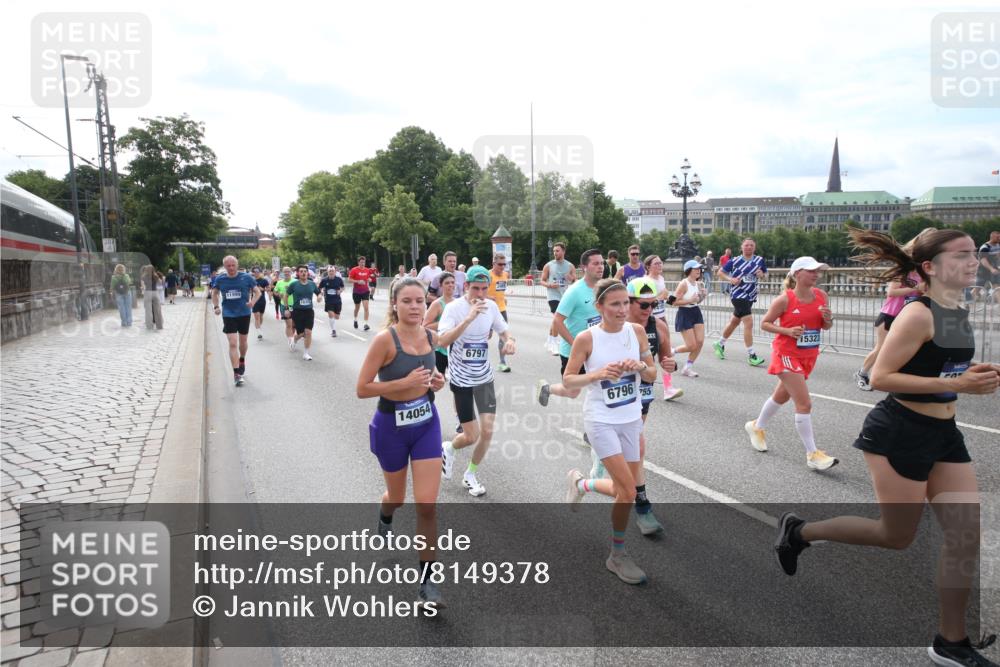 29.06.2025 - hella hamburg halbmarathon Jannik Wohlers http://msf.ph/oto/8149378 29.06.2025 10:19:22 Lombardsbrücke 1145, 1154, 1534, 2357, 2405, 2441, 2918, 3446, 3678, 4108, 4110, 4170, 4562, 4570, 4979, 5251, 5849, 5878, 6444, 6796, 6797, 6872, 6874, 7137, 7248, 7249, 7836, 7917, 8146, 8427, 10349, 10540, 10594, 11036, 11999, 12066, 12615, 12618, 12859, 13342, 13611, 13821, 14054, 14428, 14953, 15014, 15323, 15423, 16016, 16190, 16240, 16480, 16611, 16886, 17123, 17208, 17311, 17613, 17714, 17853, 18322, 18335, 18371, 18405, 18417, 18755, 18843 meine-sportfotos.de