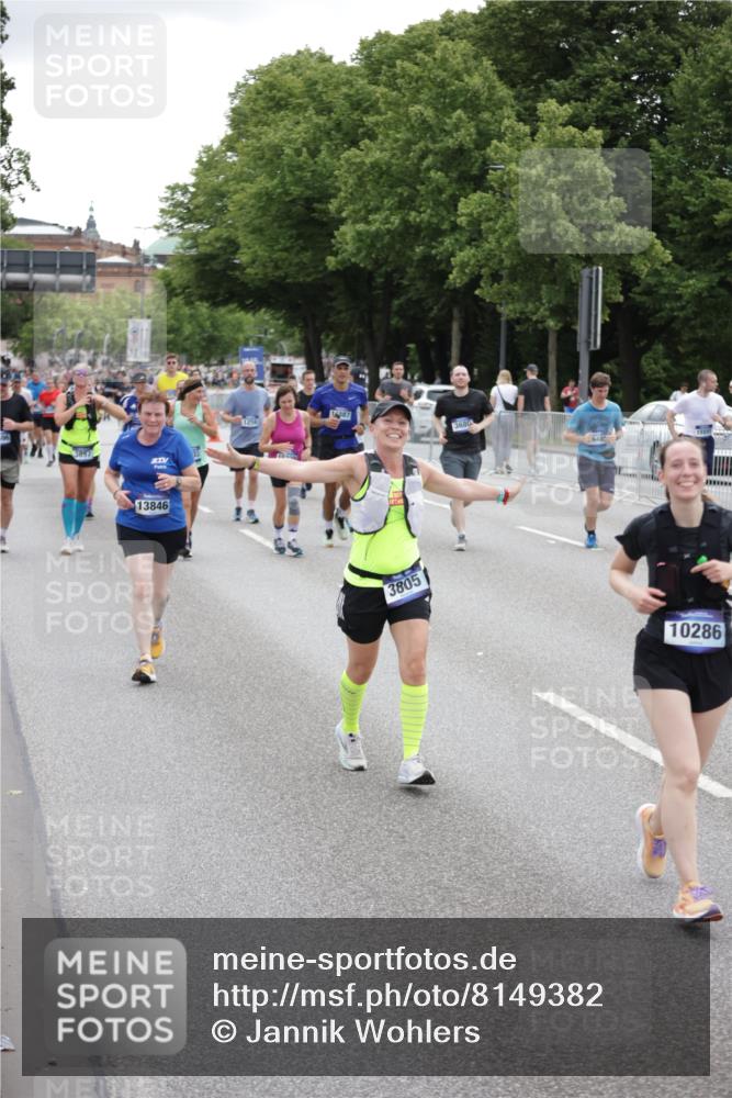 29.06.2025 - hella hamburg halbmarathon Jannik Wohlers http://msf.ph/oto/8149382 29.06.2025 10:49:55 Lombardsbrücke 1259, 1828, 2047, 3203, 3680, 3701, 3710, 3805, 3897, 4168, 5119, 5997, 6680, 6830, 7677, 7721, 7722, 7755, 8299, 9605, 10060, 10286, 10617, 11426, 11696, 11716, 12079, 13127, 13128, 13846, 13887, 14102, 14144, 14591, 14940, 15230, 15551, 16410, 16412, 16489, 16635, 16670, 16742, 17256, 19058, 19086 meine-sportfotos.de