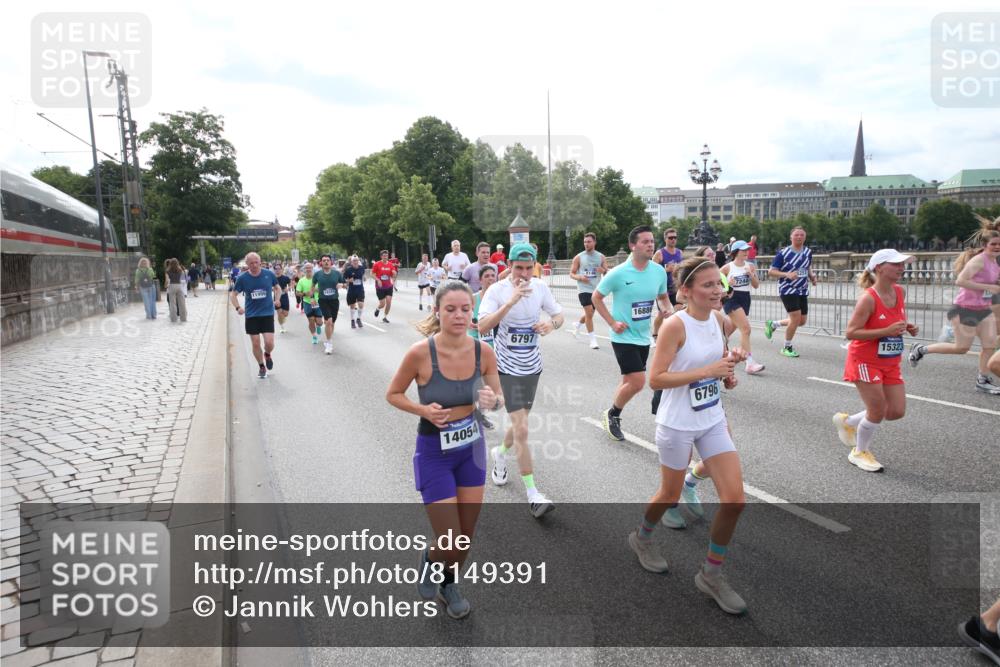 29.06.2025 - hella hamburg halbmarathon Jannik Wohlers http://msf.ph/oto/8149391 29.06.2025 10:19:22 Lombardsbrücke 1145, 1154, 1534, 2357, 2405, 2441, 2918, 3446, 3678, 4108, 4110, 4170, 4562, 4570, 4979, 5251, 5849, 5878, 6444, 6796, 6797, 6872, 6874, 7137, 7248, 7249, 7836, 7917, 8146, 8427, 10349, 10540, 10594, 11036, 11999, 12066, 12615, 12618, 12859, 13342, 13611, 13821, 14054, 14428, 14953, 15014, 15323, 15423, 16016, 16190, 16240, 16480, 16611, 16886, 17123, 17208, 17311, 17613, 17714, 17853, 18322, 18335, 18371, 18405, 18417, 18755, 18843 meine-sportfotos.de