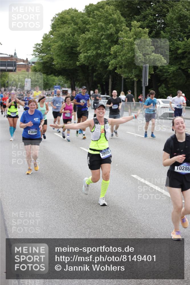 29.06.2025 - hella hamburg halbmarathon Jannik Wohlers http://msf.ph/oto/8149401 29.06.2025 10:49:55 Lombardsbrücke 1259, 1828, 2047, 3203, 3680, 3701, 3710, 3805, 3897, 4168, 5119, 5997, 6680, 6830, 7677, 7721, 7722, 7755, 8299, 9605, 10060, 10286, 10617, 11426, 11696, 11716, 12079, 13127, 13128, 13846, 13887, 14102, 14144, 14591, 14940, 15230, 15551, 16410, 16412, 16489, 16635, 16670, 16742, 17256, 19058, 19086 meine-sportfotos.de