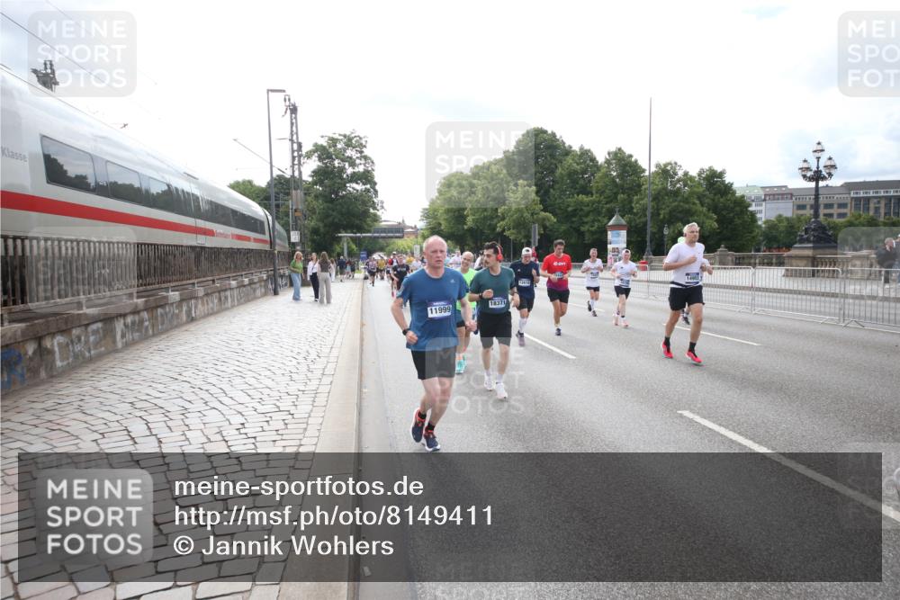 29.06.2025 - hella hamburg halbmarathon Jannik Wohlers http://msf.ph/oto/8149411 29.06.2025 10:19:24 Lombardsbrücke 1154, 1534, 2357, 2405, 2441, 2918, 3678, 4108, 4110, 4170, 4539, 4562, 4570, 5251, 5878, 6444, 6796, 6797, 6872, 6874, 7137, 7248, 7249, 7836, 7917, 8146, 8427, 10349, 10540, 10594, 10622, 11036, 11999, 12066, 12615, 12618, 12859, 13002, 13342, 13611, 13821, 13910, 14054, 14428, 14953, 15323, 15423, 16016, 16190, 16240, 16480, 16611, 16886, 17123, 17208, 17311, 17613, 17714, 17853, 18322, 18335, 18371, 18405, 18417, 18755, 18843 meine-sportfotos.de