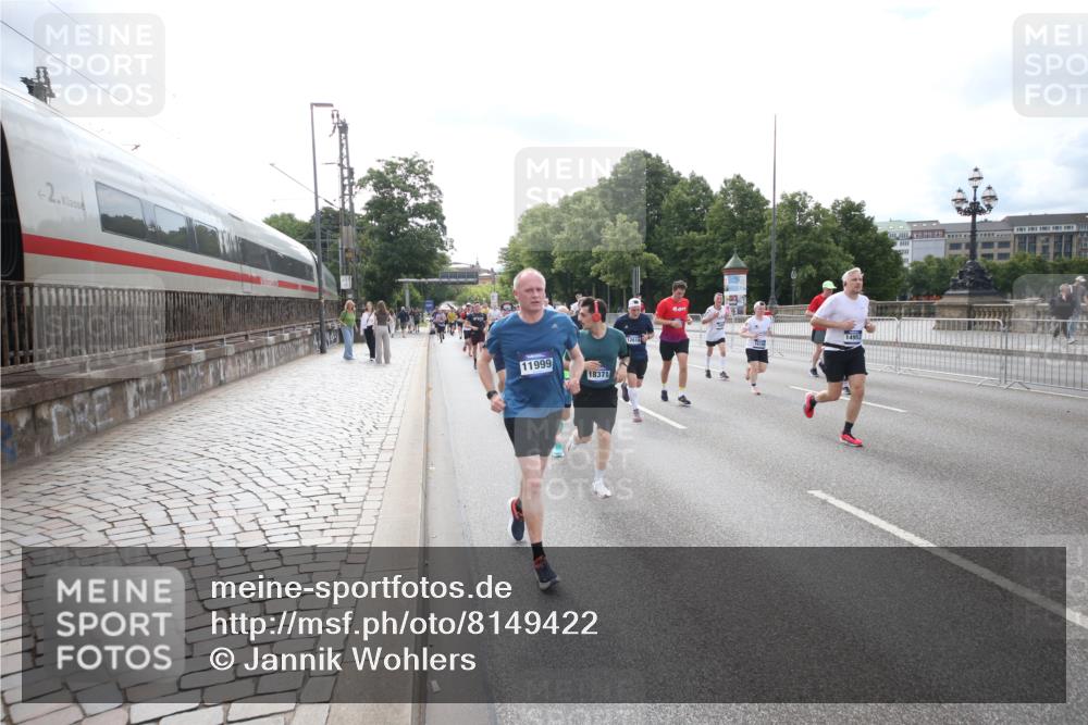 29.06.2025 - hella hamburg halbmarathon Jannik Wohlers http://msf.ph/oto/8149422 29.06.2025 10:19:24 Lombardsbrücke 1154, 1534, 2357, 2405, 2441, 2918, 3678, 4108, 4110, 4170, 4539, 4562, 4570, 5251, 5878, 6444, 6796, 6797, 6872, 6874, 7137, 7248, 7249, 7836, 7917, 8146, 8427, 10349, 10540, 10594, 10622, 11036, 11999, 12066, 12615, 12618, 12859, 13002, 13342, 13611, 13821, 13910, 14054, 14428, 14953, 15323, 15423, 16016, 16190, 16240, 16480, 16611, 16886, 17123, 17208, 17311, 17613, 17714, 17853, 18322, 18335, 18371, 18405, 18417, 18755, 18843 meine-sportfotos.de