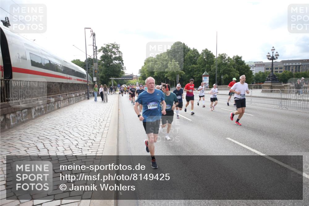 29.06.2025 - hella hamburg halbmarathon Jannik Wohlers http://msf.ph/oto/8149425 29.06.2025 10:19:24 Lombardsbrücke 1154, 1534, 2357, 2405, 2441, 2918, 3678, 4108, 4110, 4170, 4539, 4562, 4570, 5251, 5878, 6444, 6796, 6797, 6872, 6874, 7137, 7248, 7249, 7836, 7917, 8146, 8427, 10349, 10540, 10594, 10622, 11036, 11999, 12066, 12615, 12618, 12859, 13002, 13342, 13611, 13821, 13910, 14054, 14428, 14953, 15323, 15423, 16016, 16190, 16240, 16480, 16611, 16886, 17123, 17208, 17311, 17613, 17714, 17853, 18322, 18335, 18371, 18405, 18417, 18755, 18843 meine-sportfotos.de